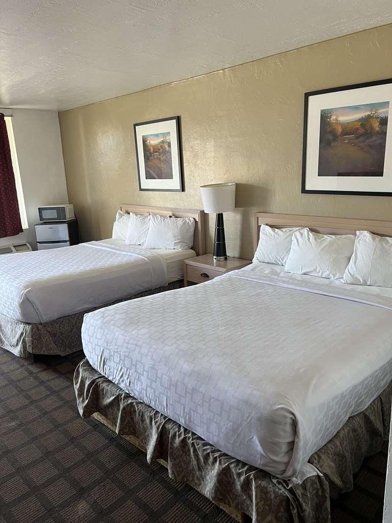 Americas Best Value Inn Wendover Room photo