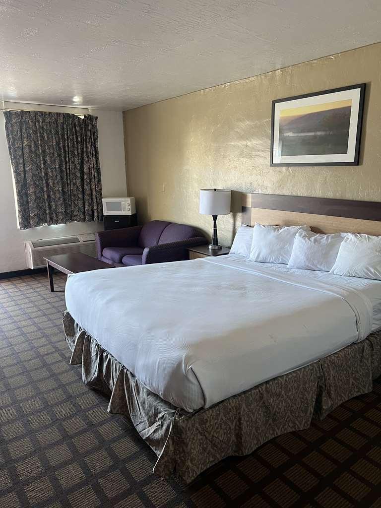 Americas Best Value Inn Wendover Room photo