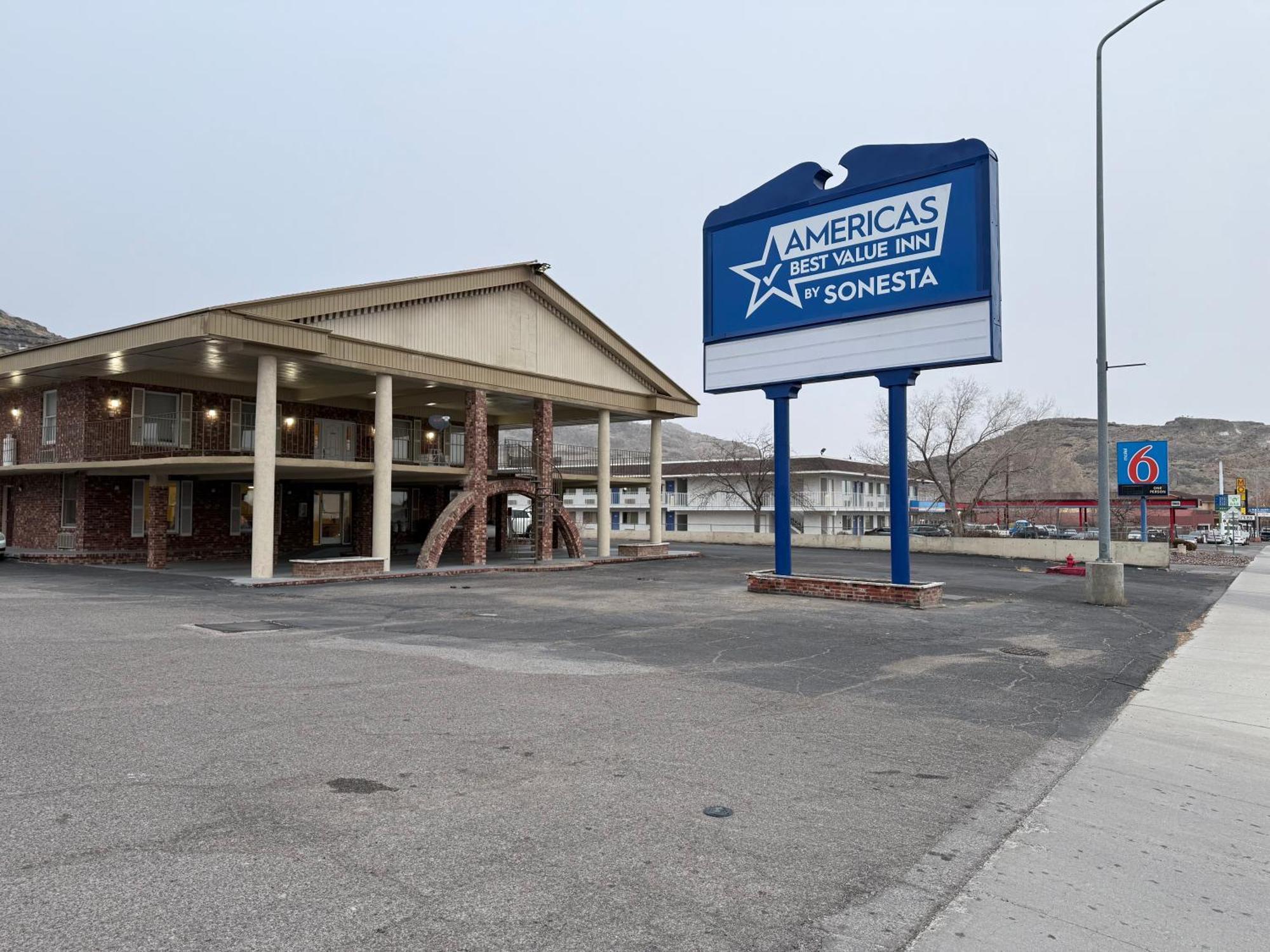 Americas Best Value Inn Wendover Exterior photo